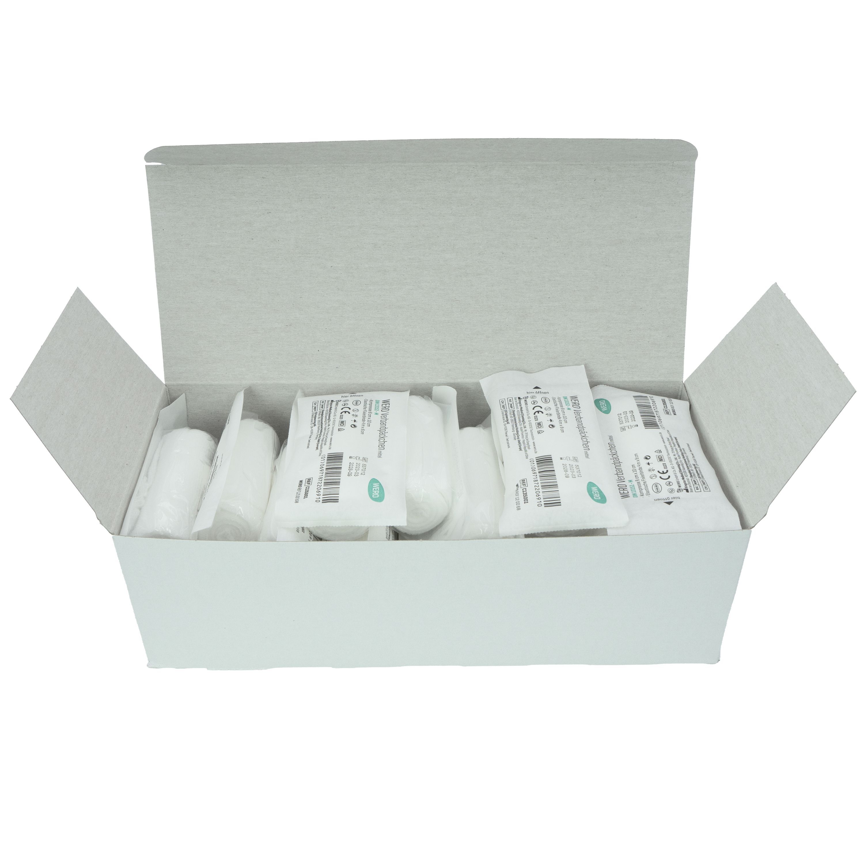 Geöffnete weiße Box mit mehreren weißen Verbandpäckchen. Einzelverpackte medizinische Artikel.
