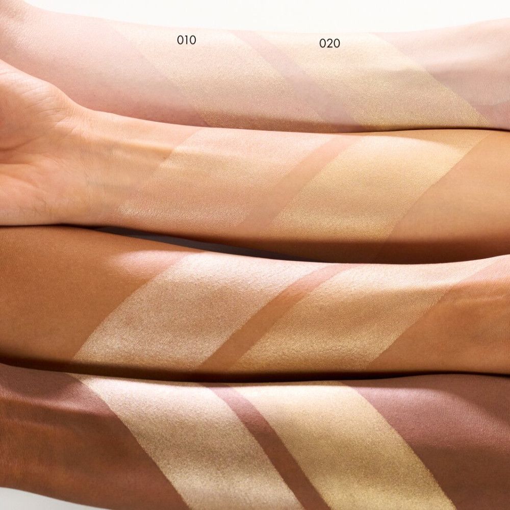 Arme mit aufgetragenen Highlighter-Farbtönen. Mehrere Farbtöne sind sichtbar.