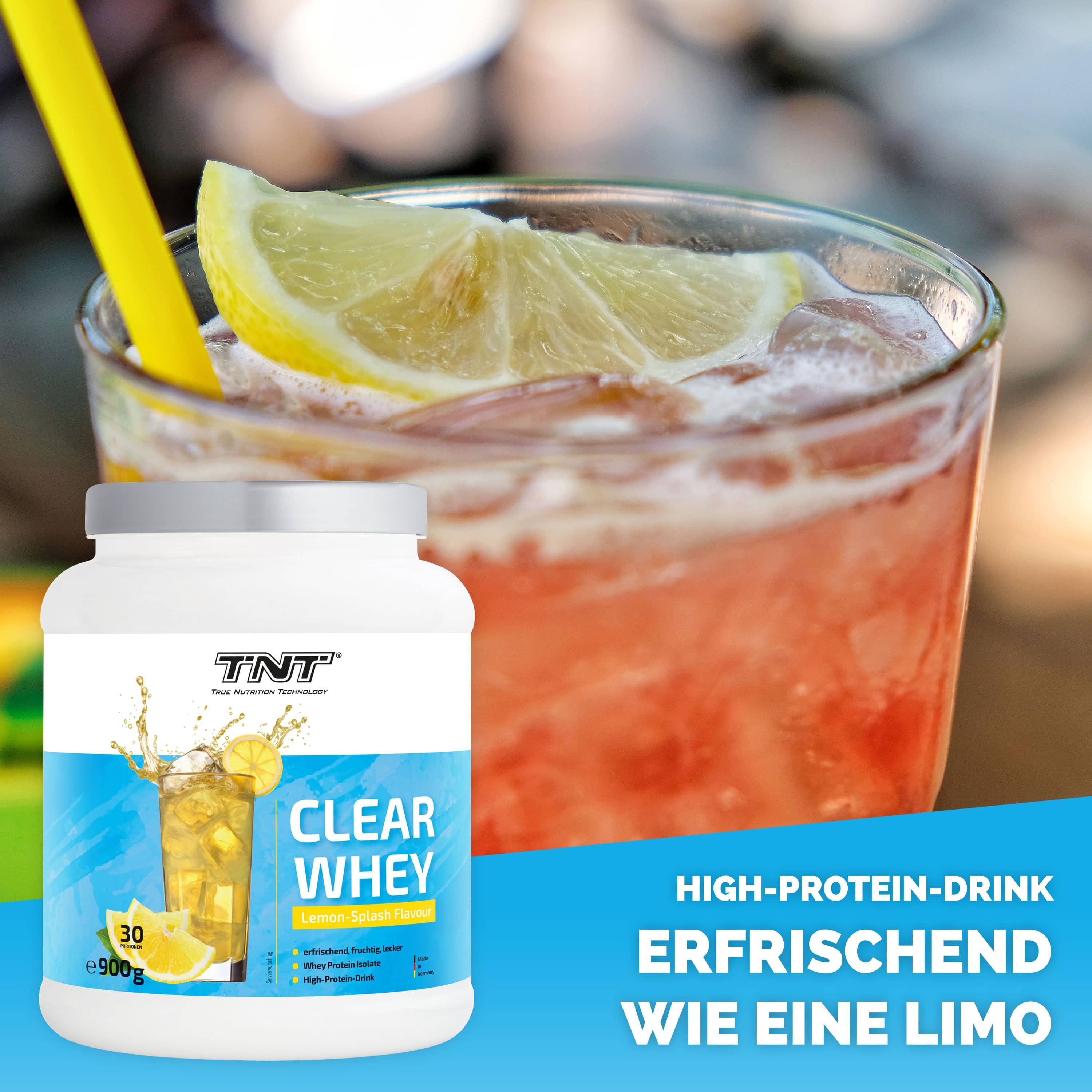 TNT CLEAR WHEY-Behälter und Glas mit Getränk. Aufdruck: CLEAR WHEY, Lemon Splash Flavour. Zitrone im Glas.