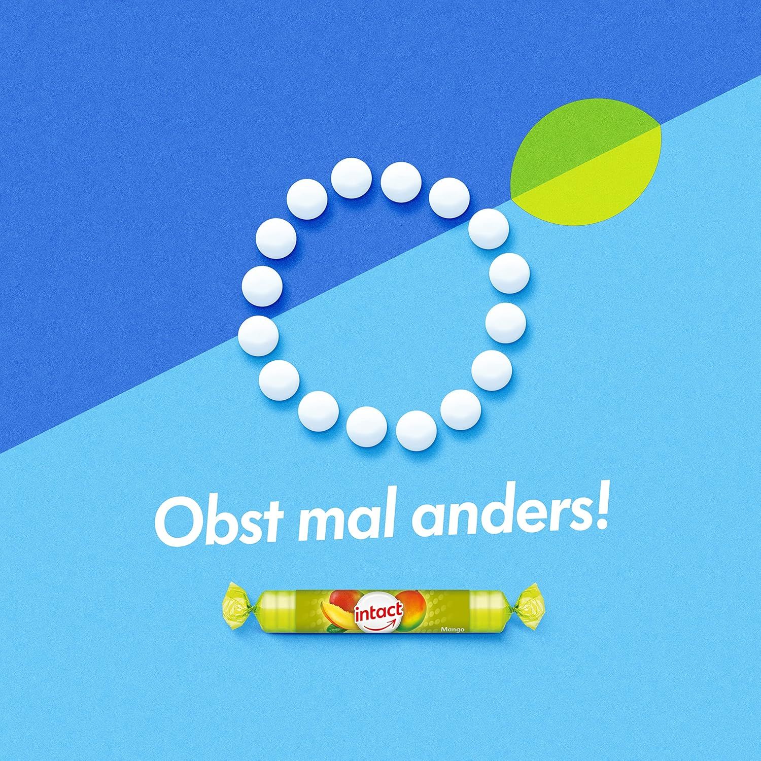 Kreisförmig angeordnete Tabletten, darunter eine einzeln verpackte Süßigkeit. Text: Obst mal anders! Einzelne Süßigkeit mit intact-Logo.