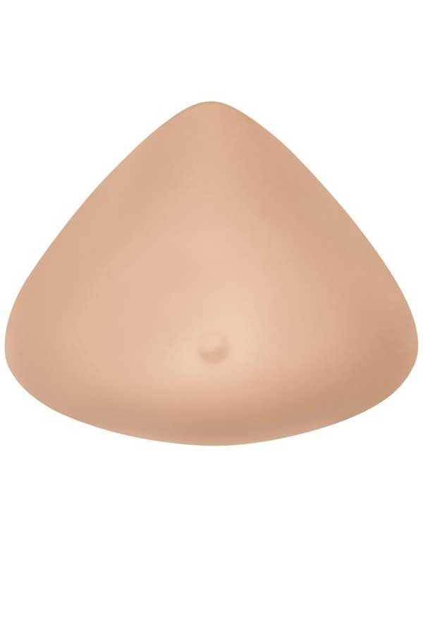 Brustprothese in mittlerer Brustform. Hautfarbenes, tropfenförmiges Produkt mit Brustwarzen-Imitation.