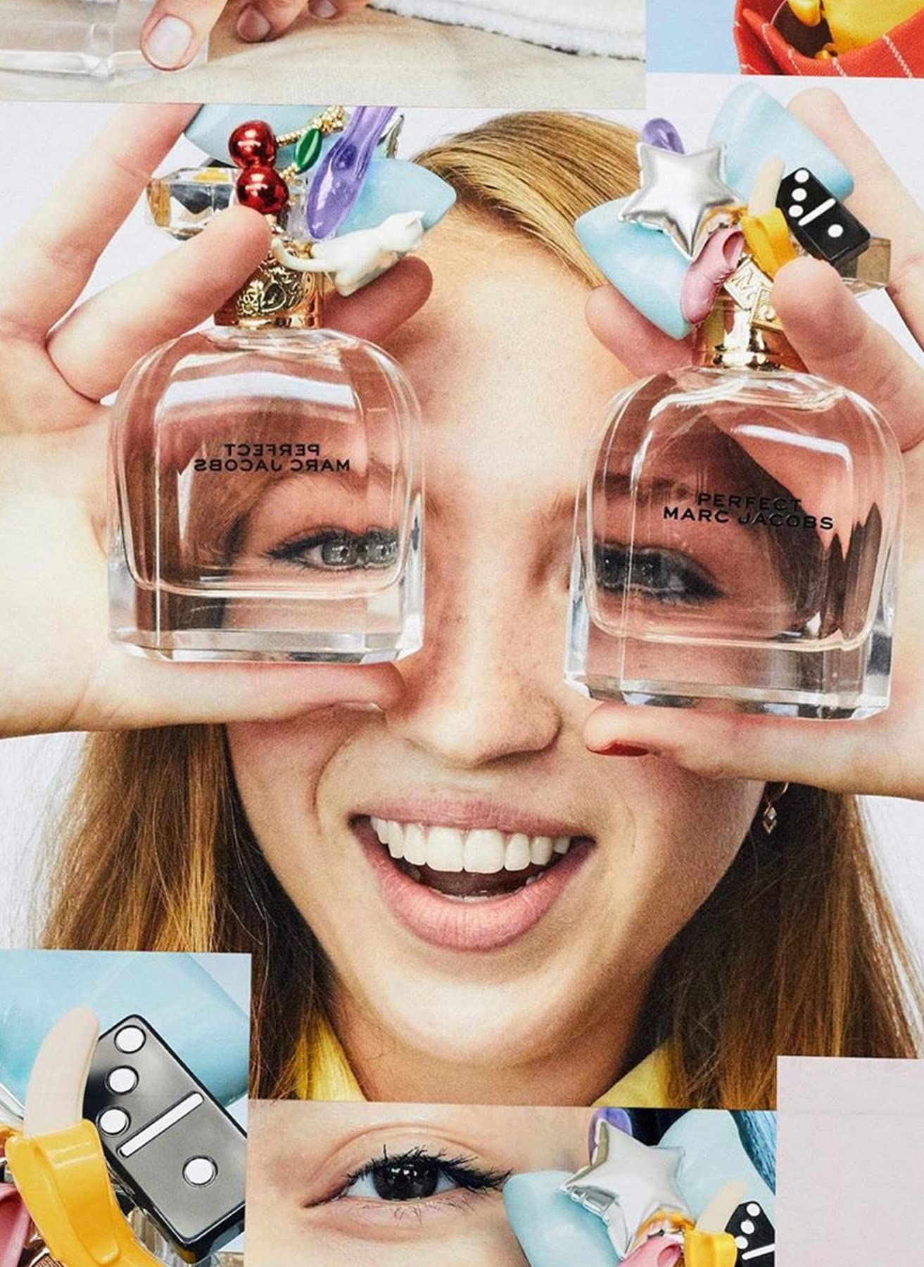 Zwei Parfümflaschen mit Aufsatz. Rosa Flüssigkeit, goldener Hals, Aufsatz mit Stern, Banane, Domino. Frau hält Flaschen vor Augen.