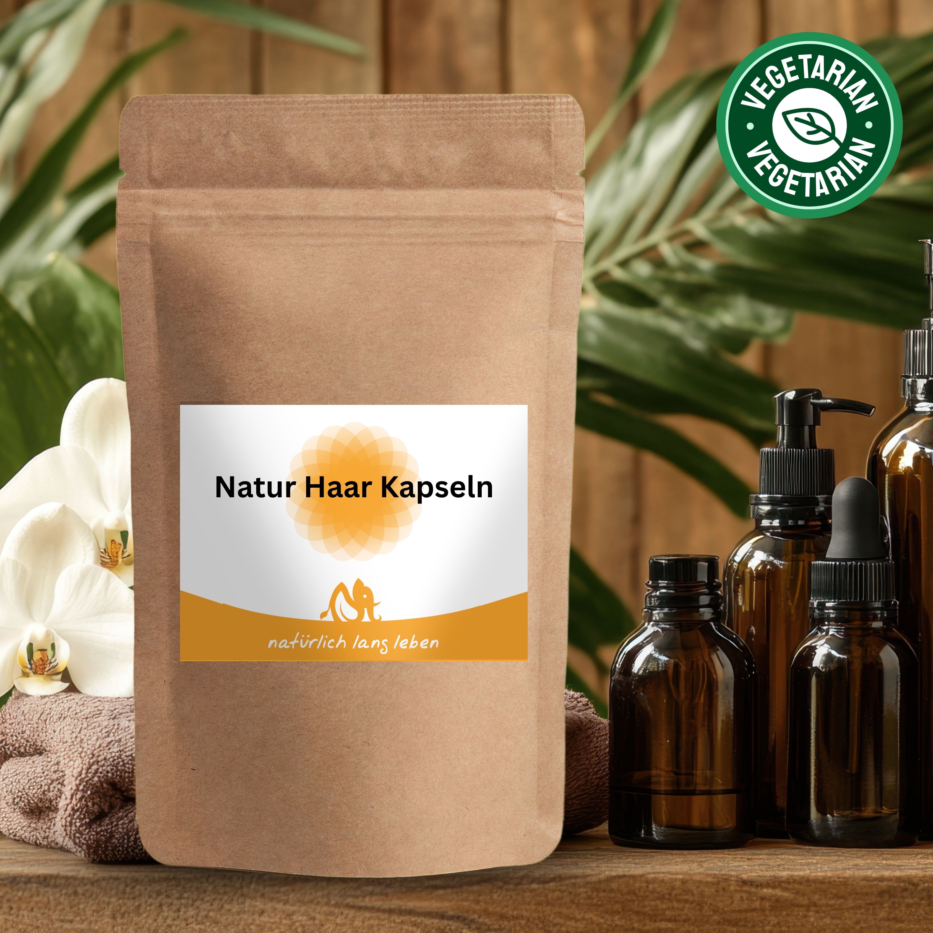 Braune Papierverpackung mit Etikett. Aufschrift: Natur Haar Kapseln. Logo: Sonne und zwei Figuren. Untertitel: natürlich lang leben. Vegetarisch-Siegel.