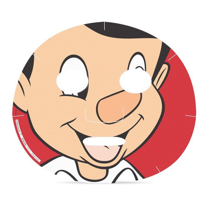 Runde Gesichtsmaske mit Pinocchio-Gesicht. Aussparungen für Augen, Nase und Mund. Roter Hintergrund, weißes Hemd.