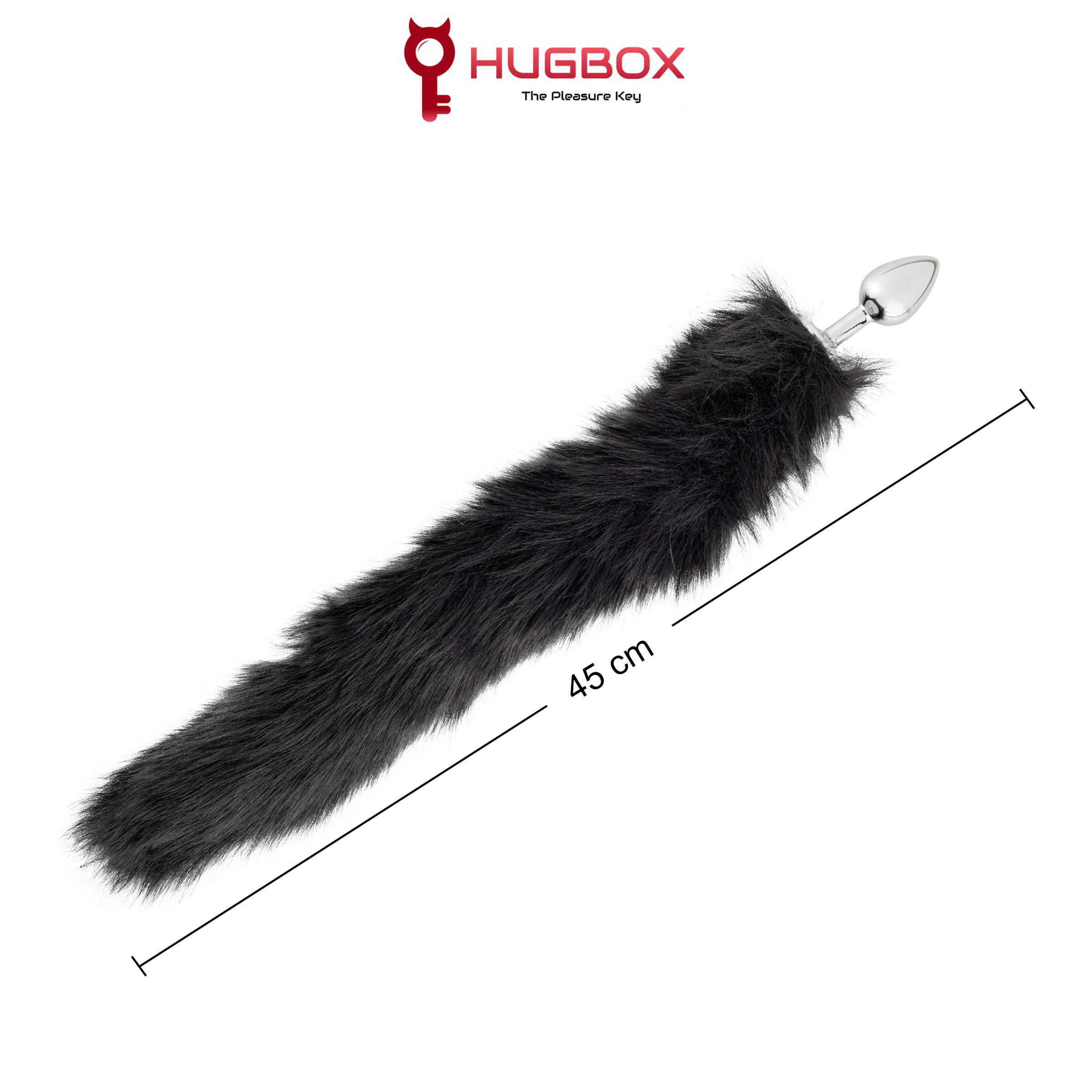 Schwarzer Analplug mit Fellschwanz. Das Produkt ist 45 cm lang. Logo: HUGBOX The Pleasure Key.