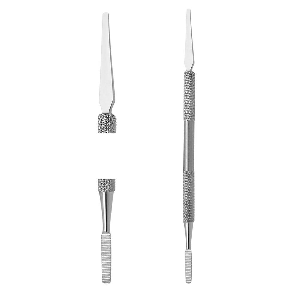 Doppelseitiges Nagelwerkzeug. Edelstahl, geriffelte Griffe. Enthält Nagelhautschieber und Nageleckenfeile.