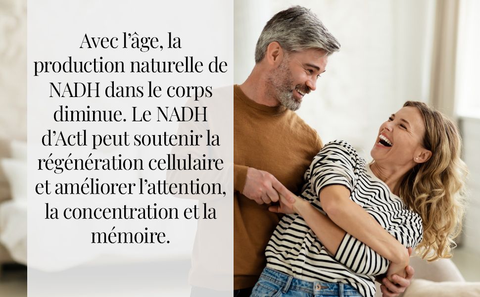 Ein Paar lacht. Text: Mit dem Alter nimmt die natürliche Produktion von NADH im Körper ab. NADH von Act1 kann die Zellregeneration unterstützen.