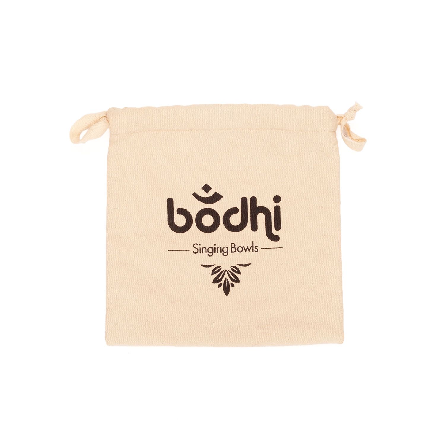 Beige Stoffbeutel mit Kordelzug. Schwarzes Bodhi-Logo und Schriftzug 'Singing Bowls'.