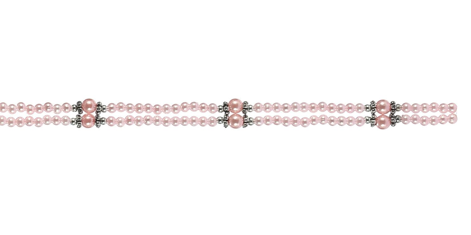 Doppelreihige Brillenkette mit rosa Perlen und silberfarbenen Verbindungsstücken.