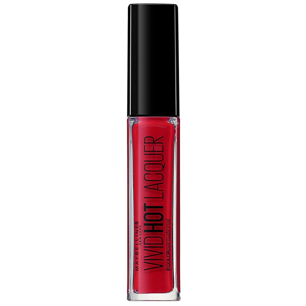 Roter Lippenstift in durchsichtiger Hülle mit schwarzem Deckel. Schriftzug: VIVID HOT LACQUER, MAYBELLINE NEW YORK.