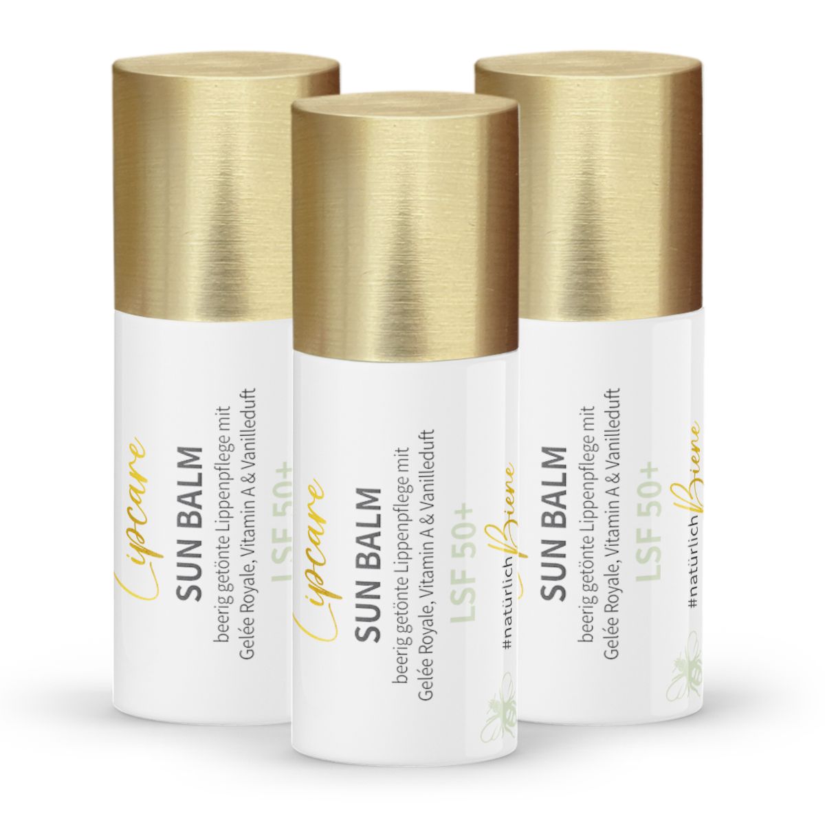 Drei Lippenpflegebalsam-Tuben mit LSF 50+. Weiße Tuben mit goldfarbenen Deckeln. Produktname und Details sichtbar.