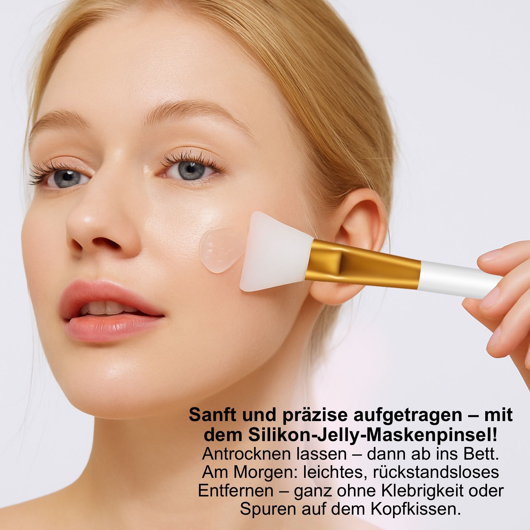 Frau trägt Maske mit Pinsel auf. Pinsel mit weißem Kopf und goldenem Griff. Text: Sanft und präzise aufgetragen.