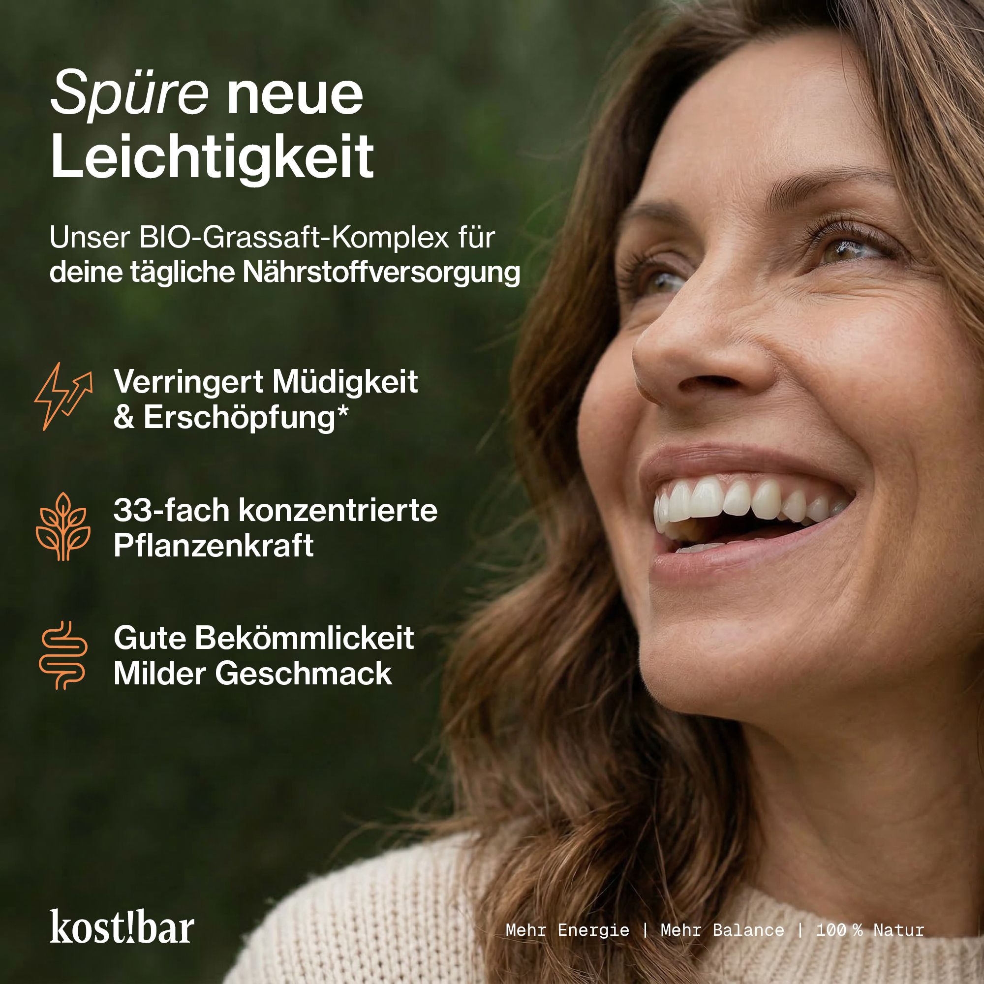Frau lächelt. Text: Unser BIO-Grassaft-Komplex für deine tägliche Nährstoffversorgung. Reduziert Müdigkeit & Erschöpfung, 33-fach konzentriert, gute Bekömmlichkeit.
