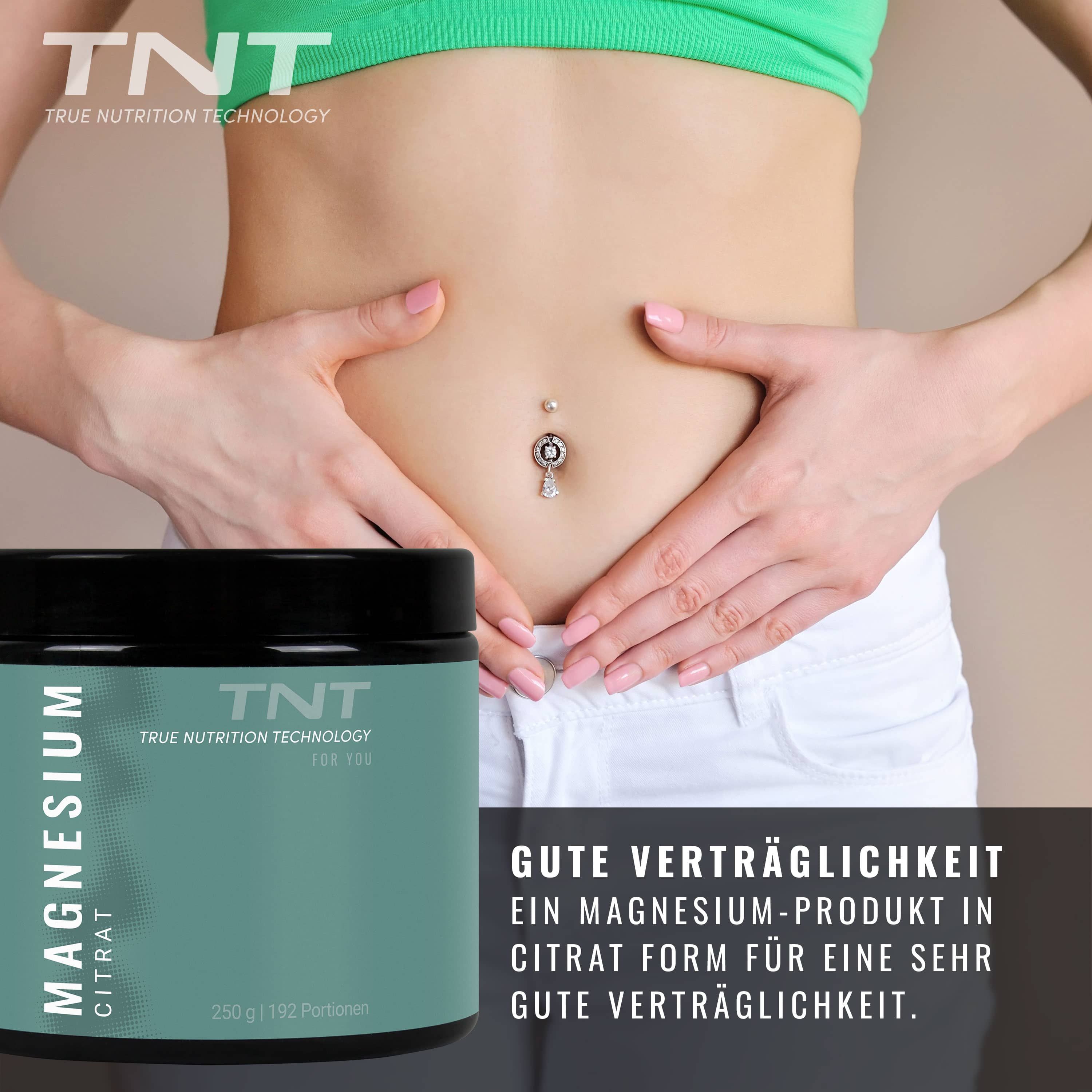 TNT Magnesium Citrat Dose. Frau hält Hände auf Bauch. Text: Gute Verträglichkeit. Magnesium in Citrat Form für gute Verträglichkeit.