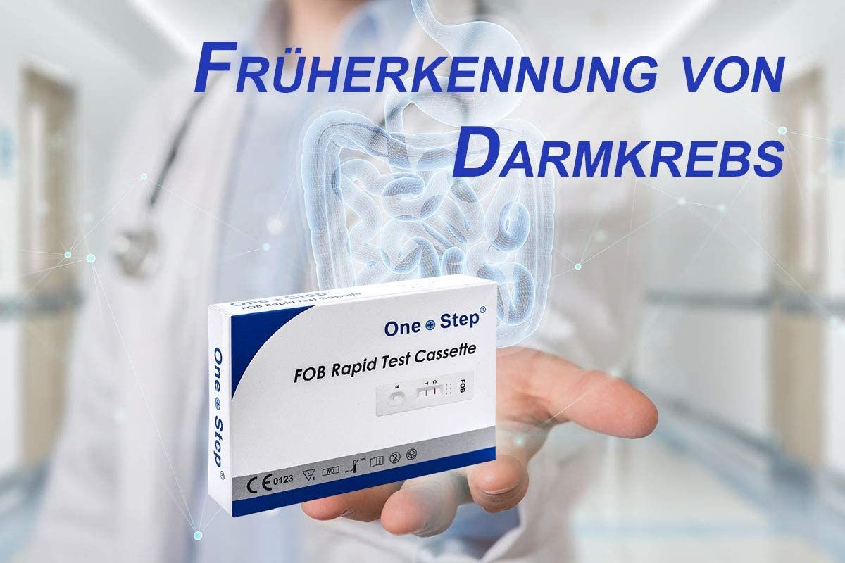 Arzt hält Produktverpackung mit "One+Step FOB Rapid Test Cassette". Text: Früherkennung von Darmkrebs. Hintergrund: Darm-Illustration.
