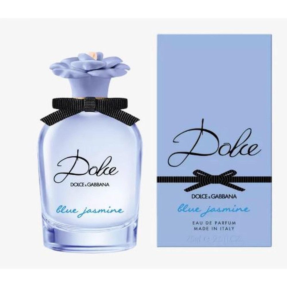 Hellblaues Parfümflakon mit schwarzer Schleife und hellblauer Blüte. Daneben eine hellblaue Schachtel mit Schriftzug Dolce.