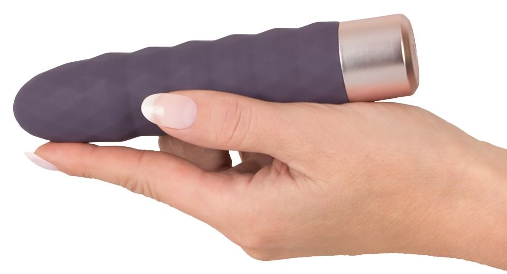Vorderseite der Verpackung des Elegant Series Diamond Vibe Vibrators, lila mit Rillenstruktur.
