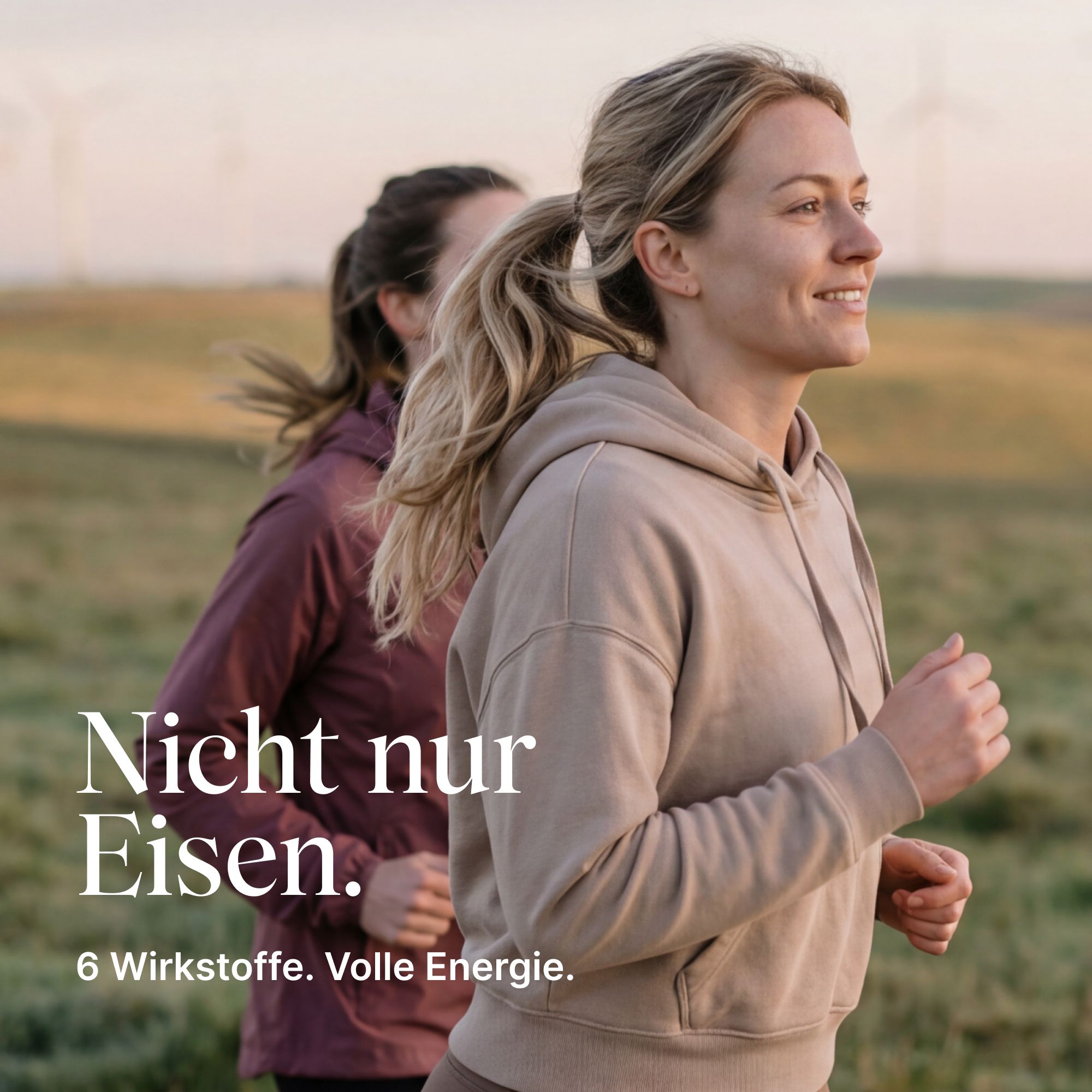 Zwei Frauen laufen im Freien. Text: „Nicht nur Eisen. 6 Wirkstoffe. Volle Energie.“