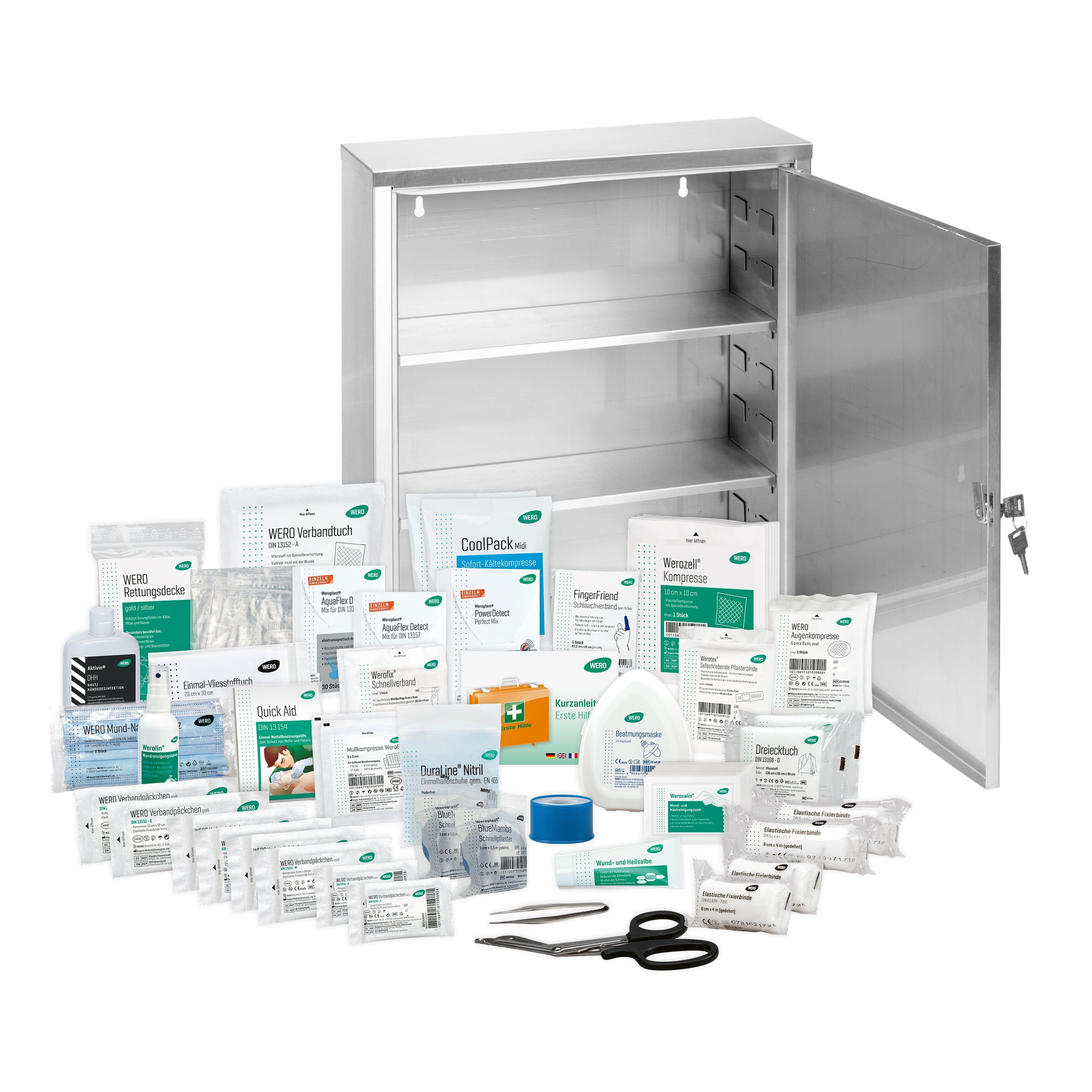 Offener Verbandschrank aus Edelstahl mit Inhalt. Enthält Verbandsmaterial, Pflaster, Schere und weitere medizinische Artikel.