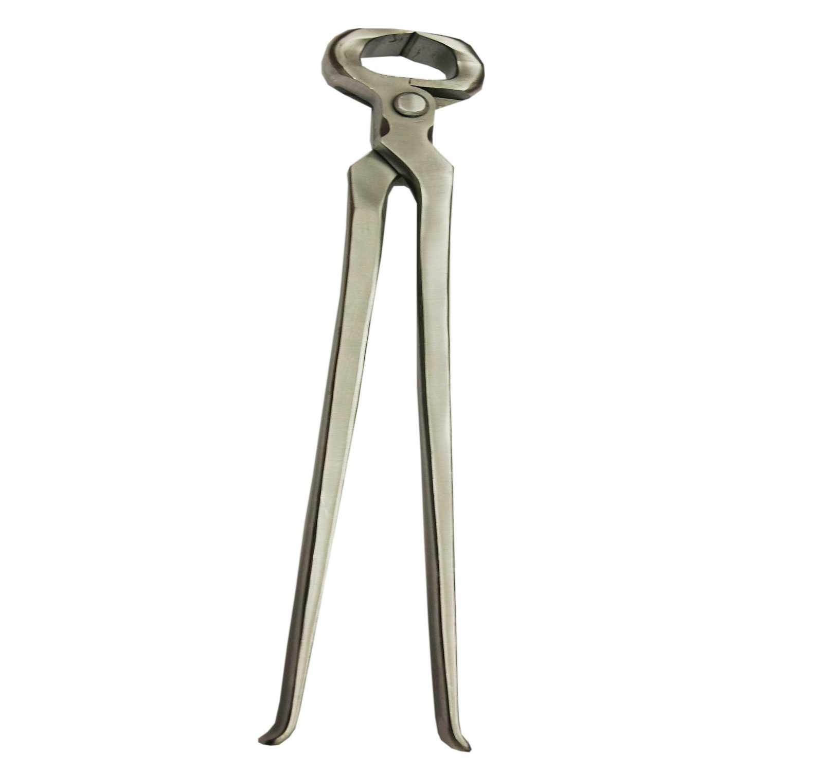 Hufschneidezange aus Metall, silberfarben. Lange Griffe, Kopf mit Öffnung. Auf weißem Hintergrund.