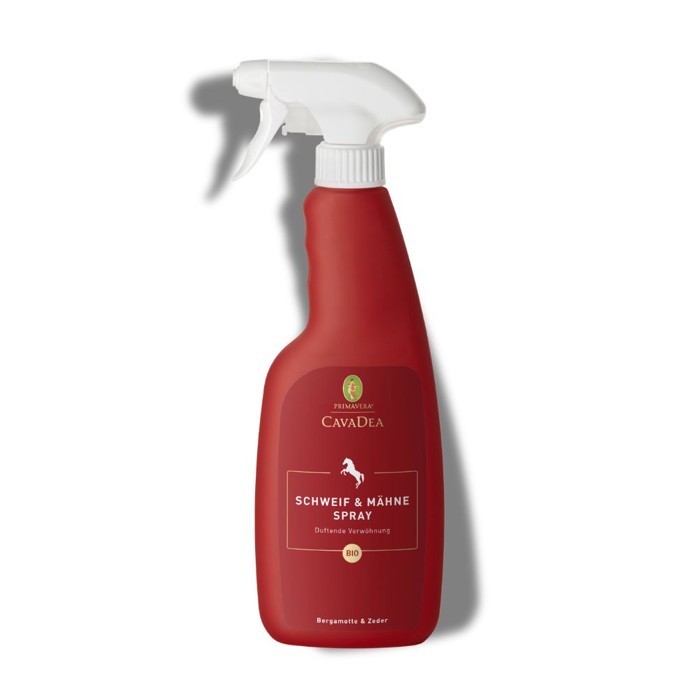 Rote Sprühflasche mit weißem Sprühkopf. Aufschrift: CavaDea Schweif & Mähne Spray. Bio-Zertifizierung. Enthält Bergamotte & Zeder.