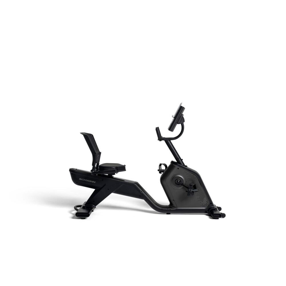 Schwarzes Fitness-Heimtrainer. Mit Rückenlehne, Display und Pedalen. Marke: Schwinn.