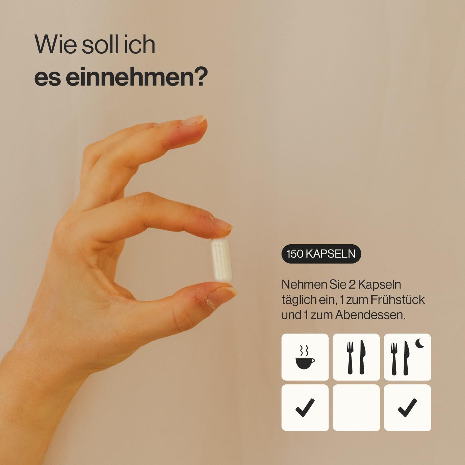 Hand hält eine Kapsel. Text: 150 Kapseln. Einnahme: 2 Kapseln täglich, 1 zum Frühstück, 1 zum Abendessen. Symbole: Kaffee, Gabel, Messer, Mond, Häkchen.