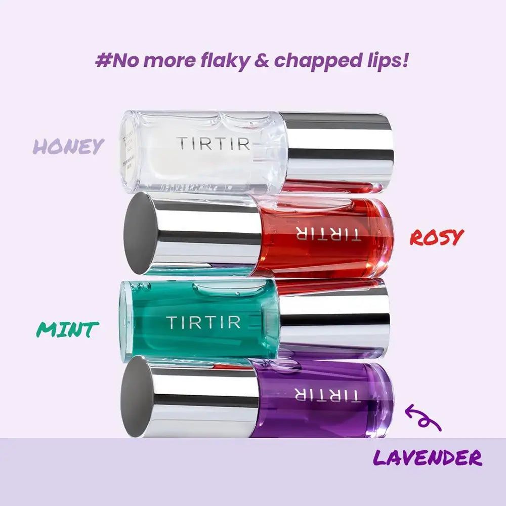 Vier Lip Oil Flaschen. Farben: Honig, Rosy, Mint, Lavendel. Text: TIRTIR. Silberne Kappen. Aufschrift: #No more flaky & chapped lips!