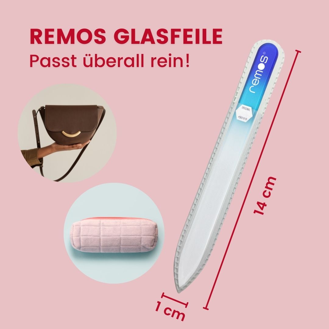 Glasnagelfeile mit blauem Griff. Maße: 14 cm lang, 1 cm breit. Die Feile ist beidseitig nutzbar. Text: REMOS Glasnagelfeile, passt überall rein!
