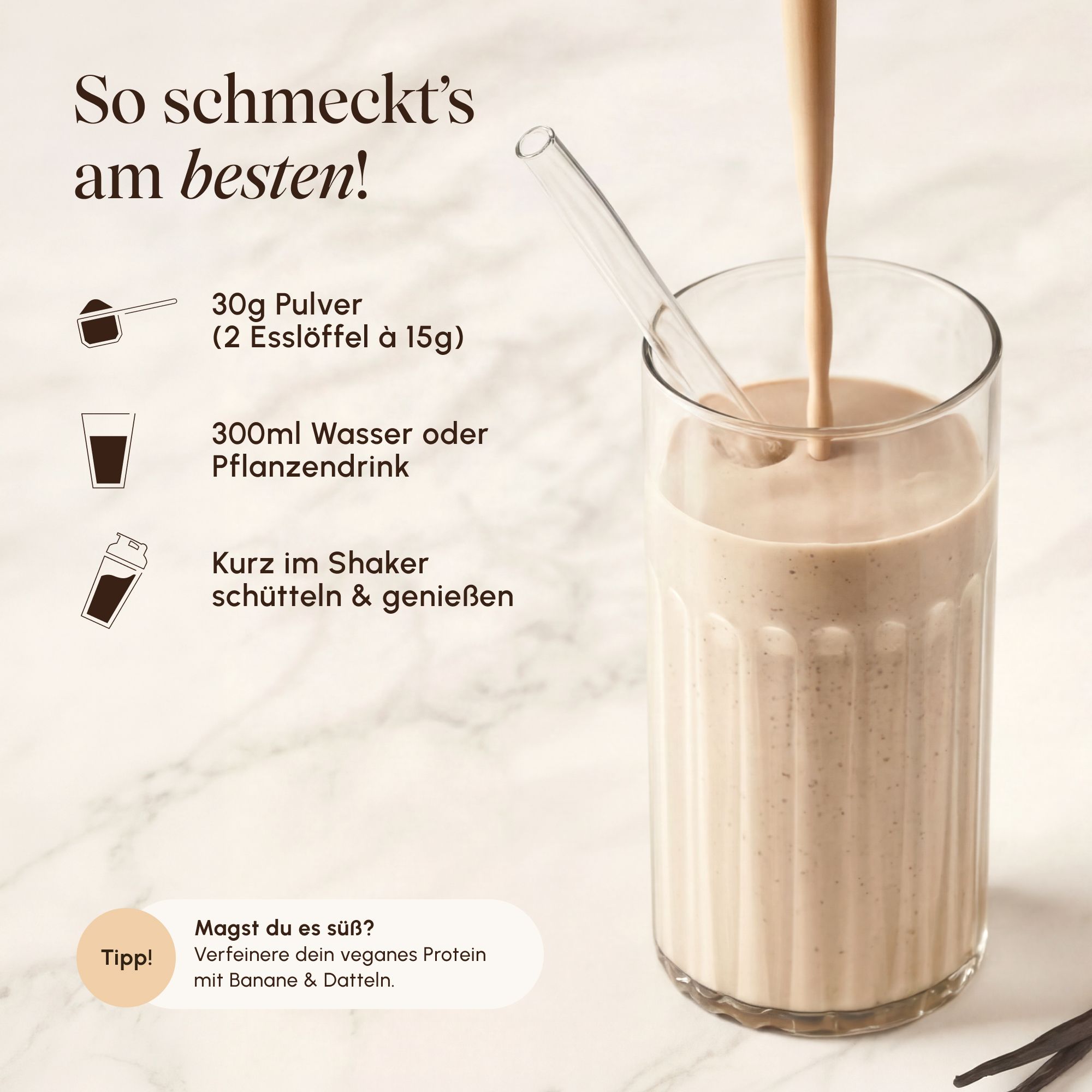 Zubereitung eines veganen Proteinshakes mit VETAIN Pulver, Wasser und Shaker.