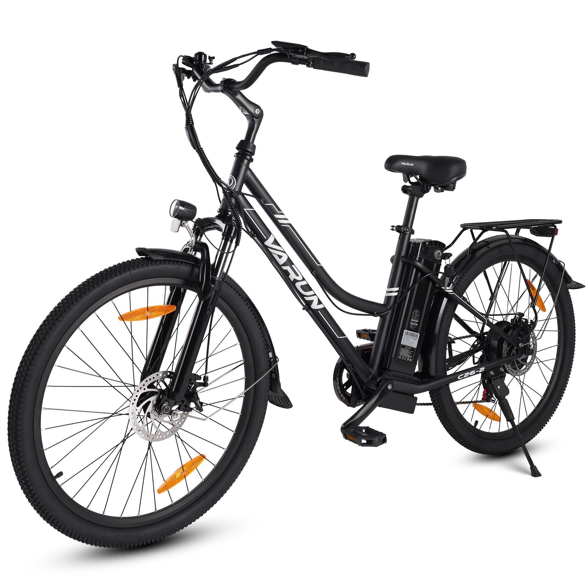 Schwarzes E-Bike VARUN C26-2. Frontansicht. Scheinwerfer, Schutzbleche, Gepäckträger. Schwarze Reifen.
