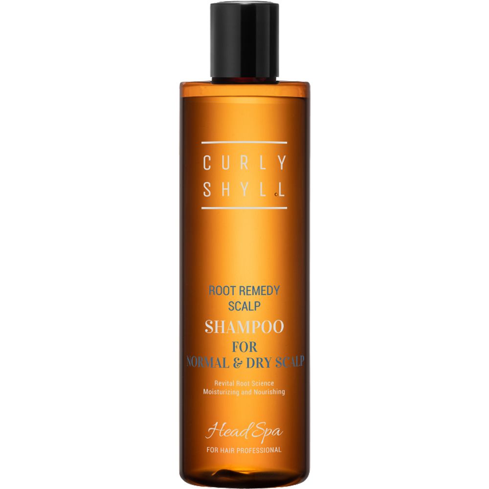 Braune Shampoo-Flasche mit schwarzem Deckel. Aufschrift: CURLY SHYLL, Root Remedy Scalp Shampoo, für normale und trockene Kopfhaut. Head Spa.
