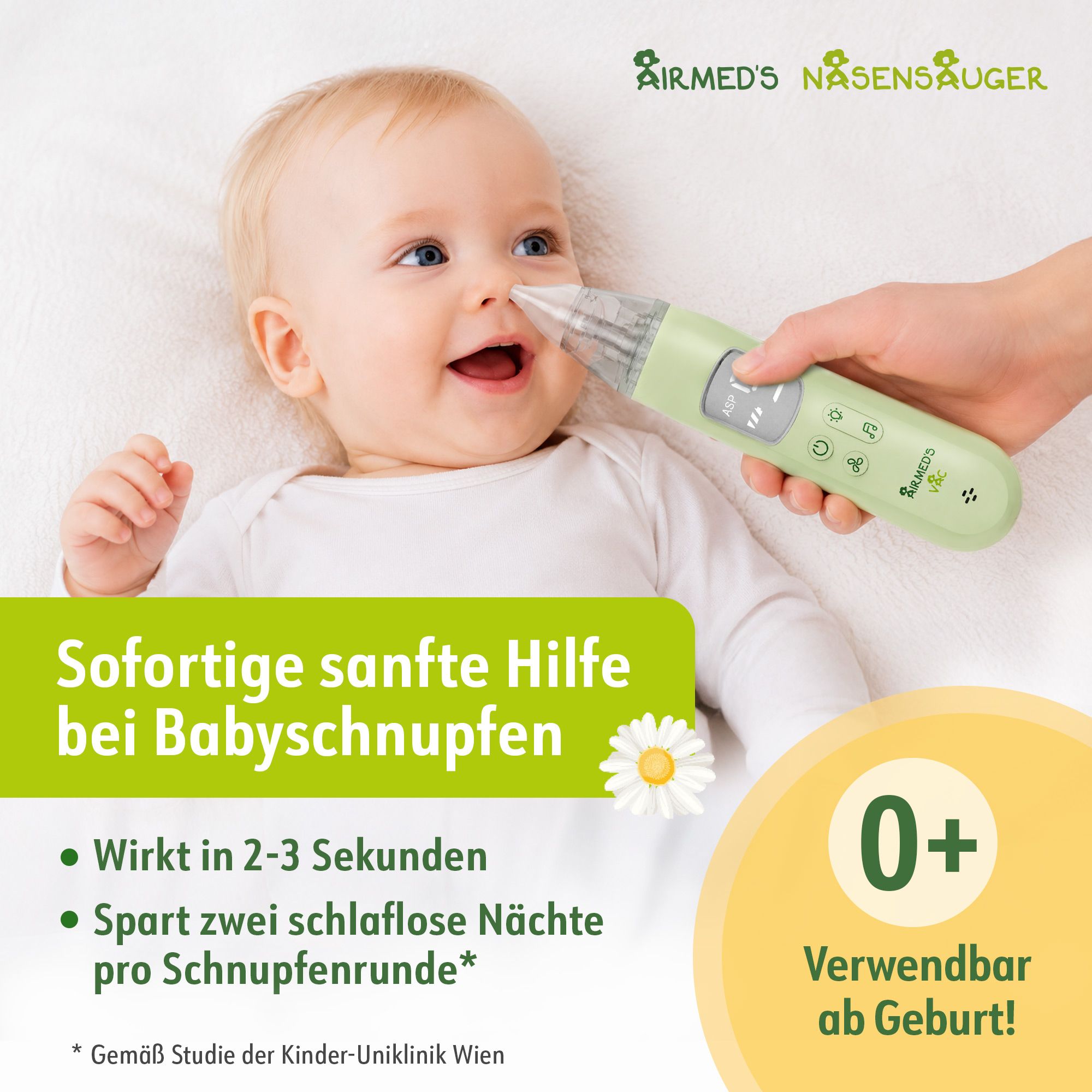 Baby mit Nasensauger, der sanfte Hilfe bei Babyschnupfen verspricht. Ab Geburt verwendbar.