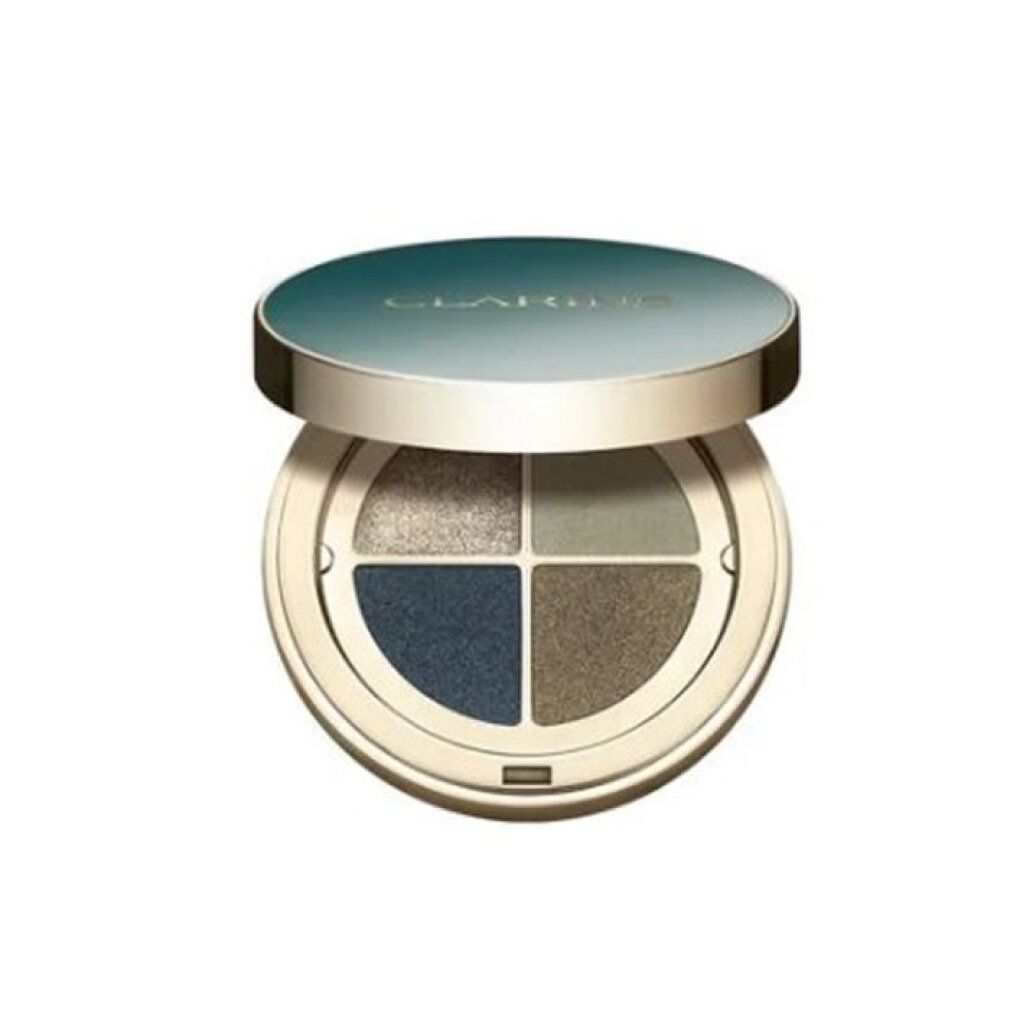Runde Lidschattenpalette, geöffnet. Vier Farben: Gold, Grün, Blau und Braun. Deckel mit Aufschrift CLARINS.