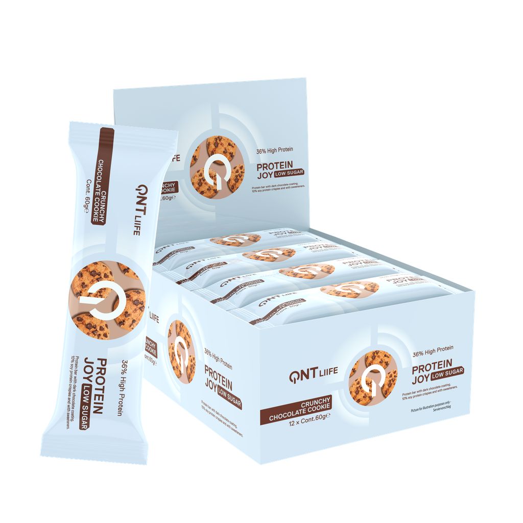 QNT Protein Joy Riegel: Crunchy Chocolate Cookie, 36% Protein, zuckerarm. Einzelner Riegel und Karton mit 12 Stück.