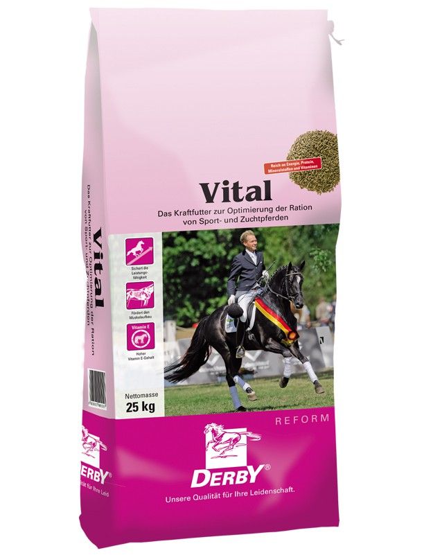 Rosa Sack mit Pferdefutter. Aufschrift "Vital" und "DERBY". Abbildung eines Reiters auf einem Pferd. Nettomasse: 25 kg.