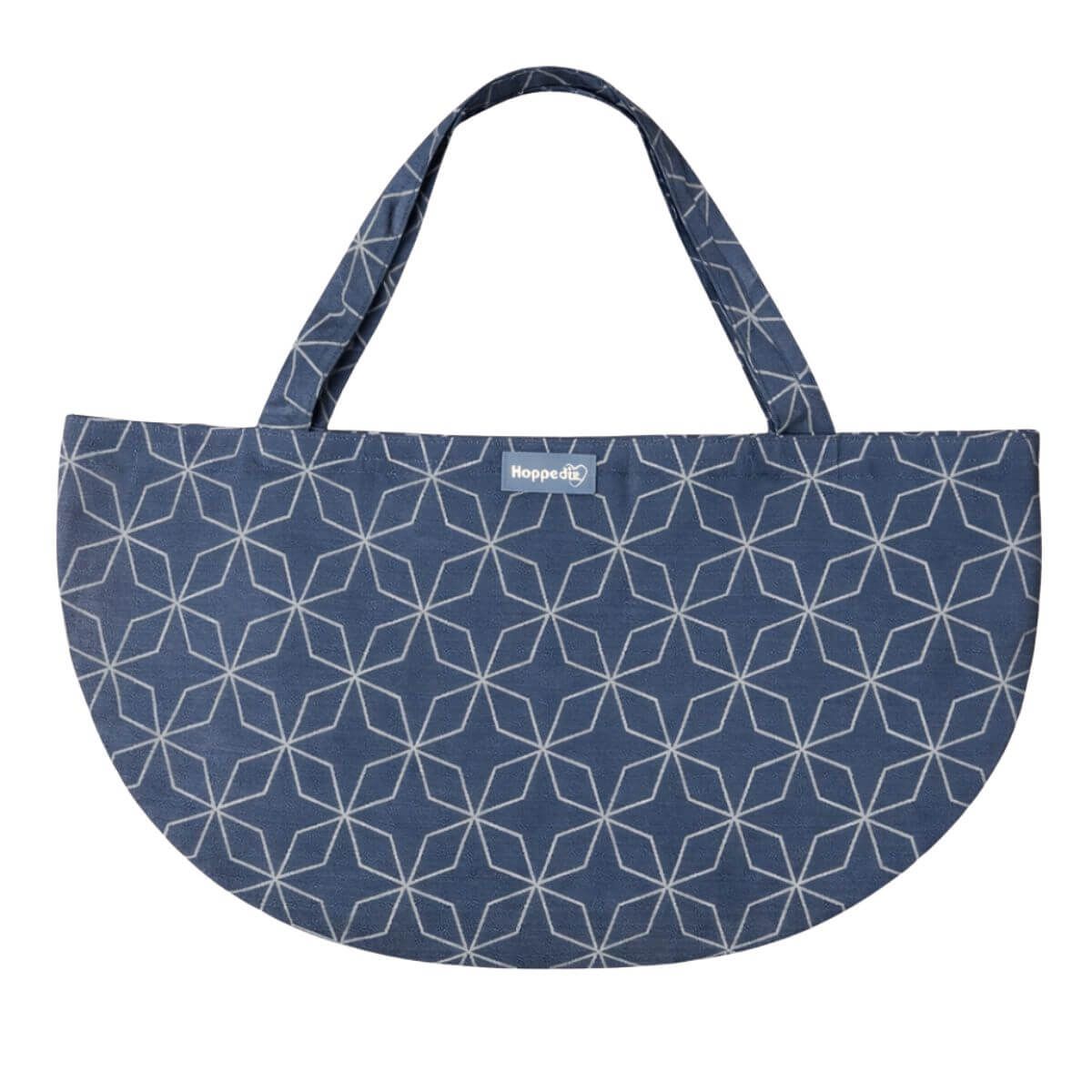 Tragetasche mit Sternmuster in Weiß auf blauem Hintergrund. Halbmondform mit Henkeln. Logo Hoppediz.