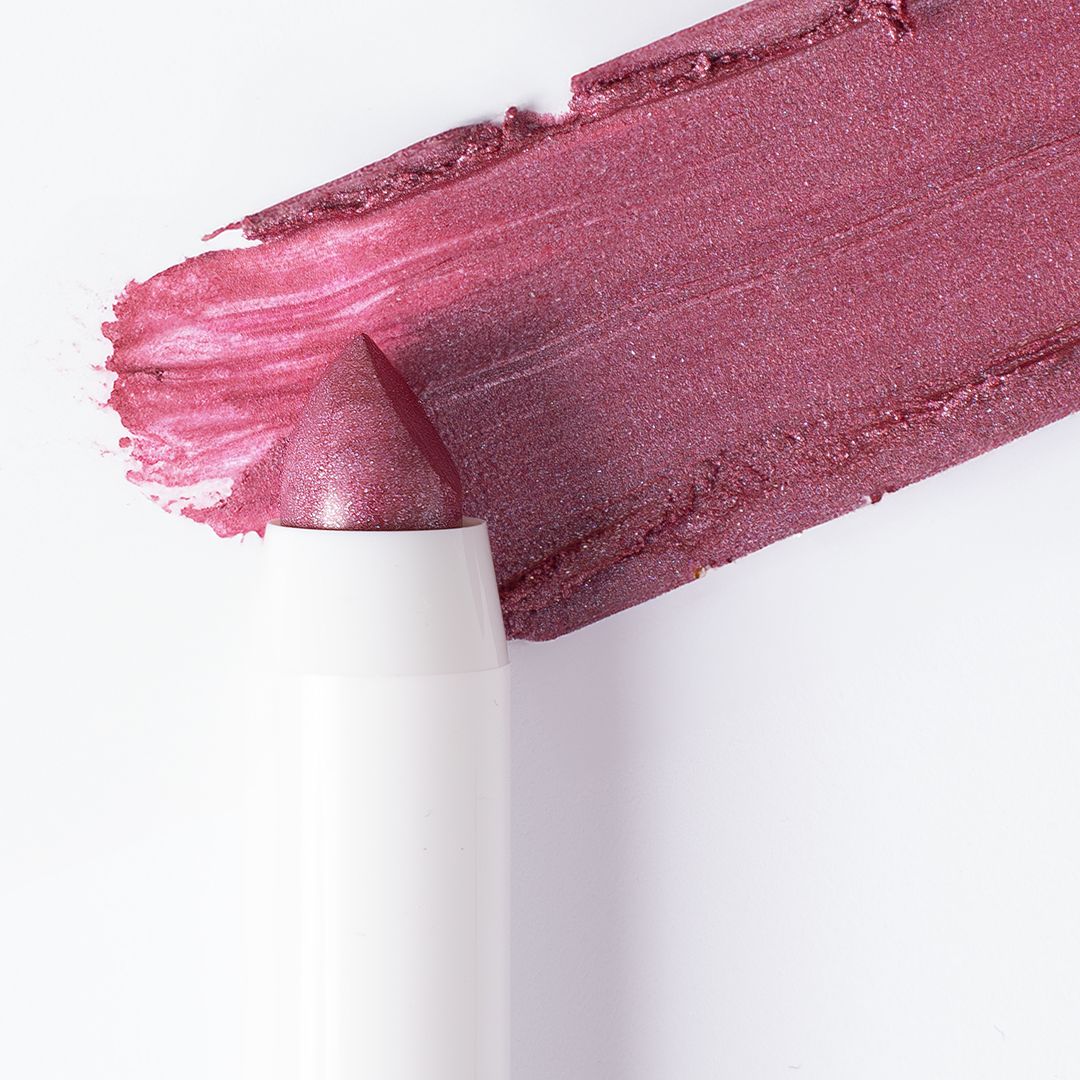 Ein weißer Lippenstiftstift mit rosa Spitze und einem rosa Farbmuster.