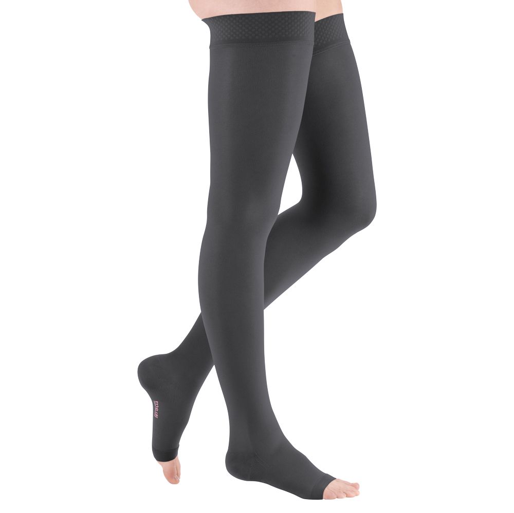 Graue Schenkelstrümpfe mit offener Fußspitze. Trikotabschlussrand. Kompressionsstrümpfe.