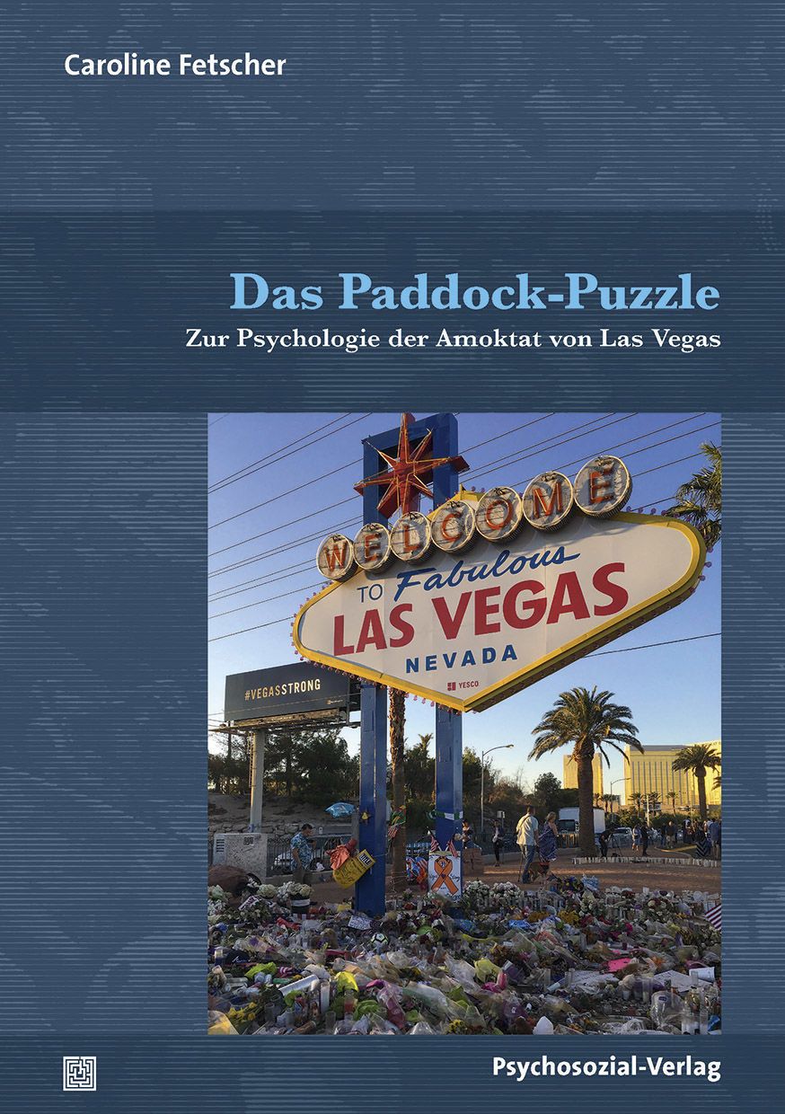 Buchcover: "Das Paddock-Puzzle". Titel und Autorin Caroline Fetscher. Hintergrund: Las Vegas-Schild und Blumengedenkstätte.