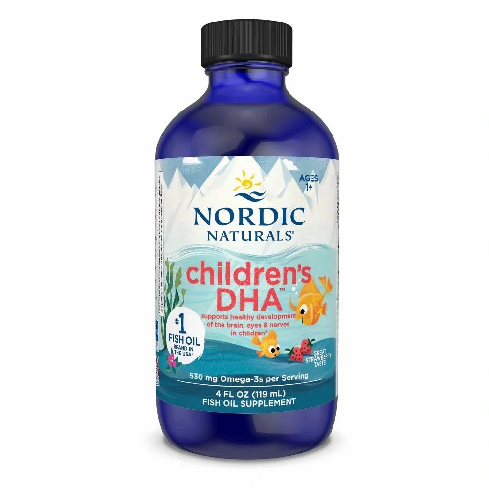 Blaue Flasche mit schwarzem Deckel. Aufschrift: Nordic Naturals, Children's DHA. Enthält Omega-3-Fettsäuren. 4 FL OZ (119 ml).