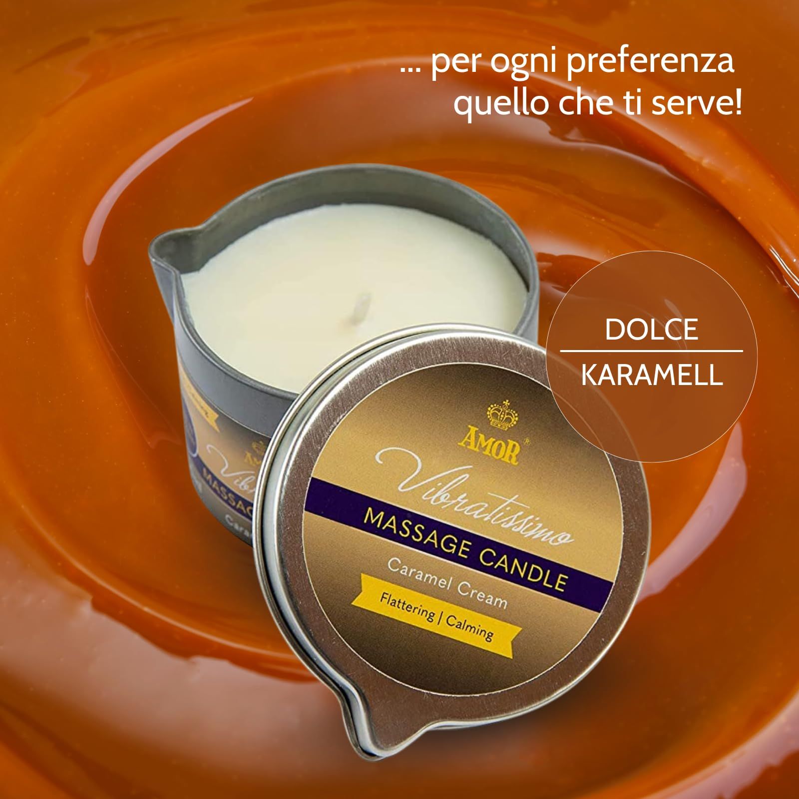 Massagekerze in Metalldose mit Ausguss, Duft Caramel Cream, auf Karamell-Hintergrund.
