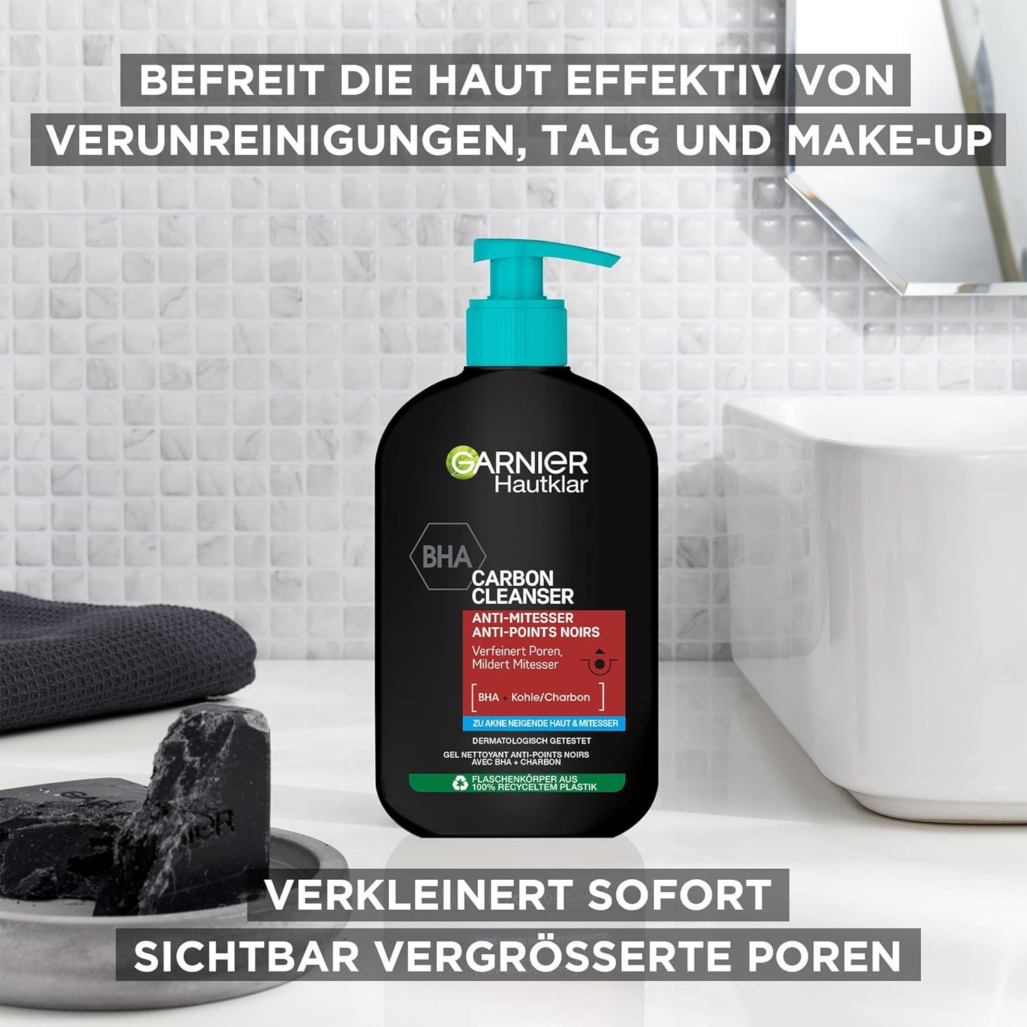 Schwarze Flasche mit blauem Pumpkopf vor Waschbecken. Text: Garnier Hautklar Carbon Cleanser, BHA, Anti-Mitesser.