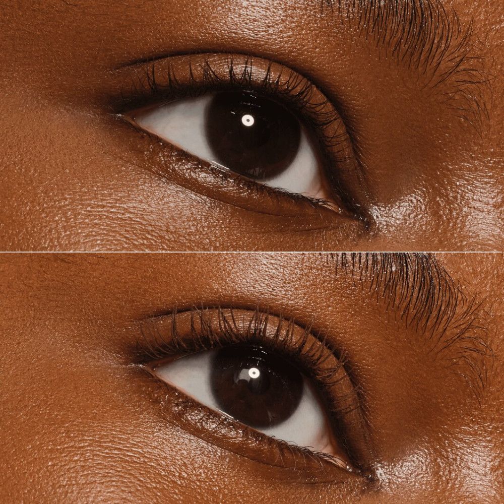 Nahaufnahme von zwei Augen. Die Wimpern sind mit Mascara getuscht. Der obere Teil zeigt das Auge vor dem Auftragen.