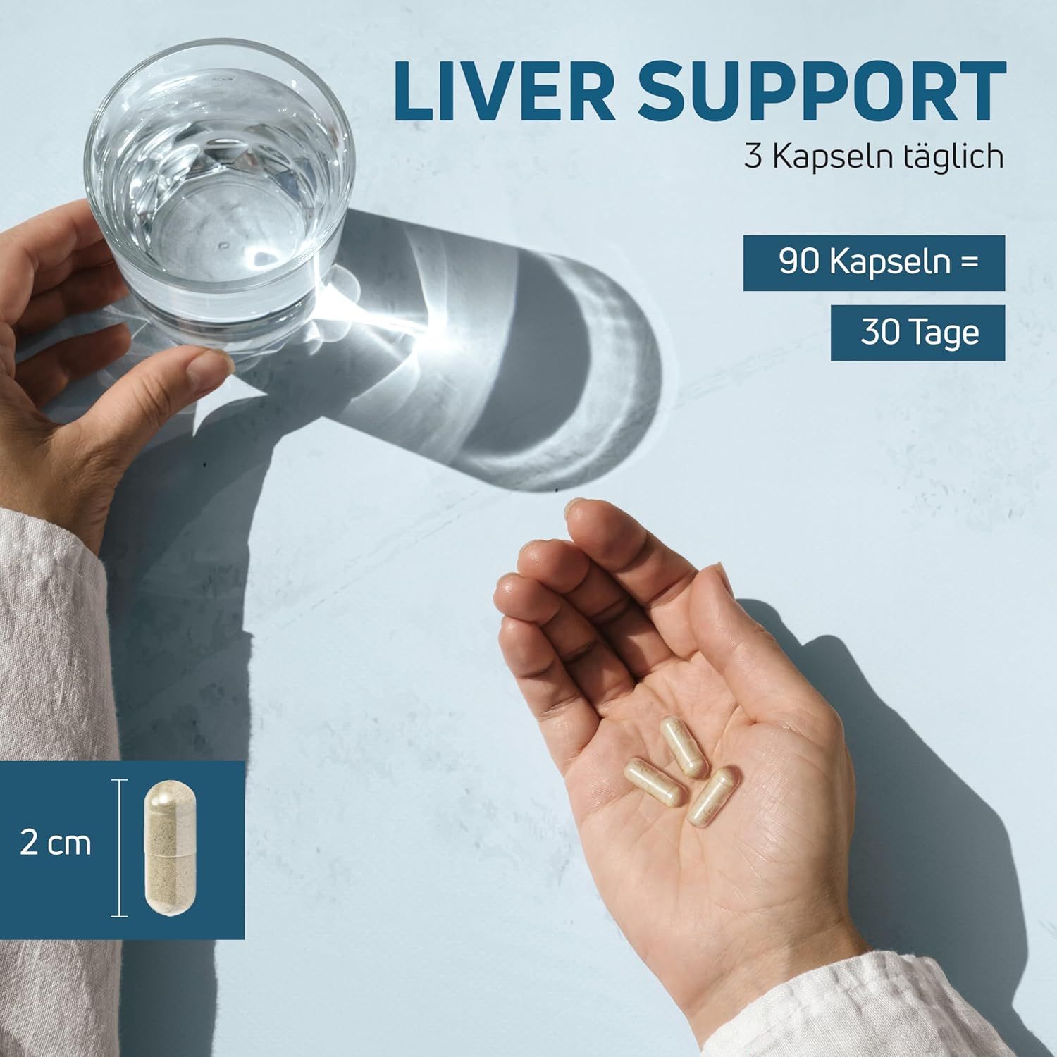 Hände halten Kapseln. Text: "LIVER SUPPORT". Angaben: 3 Kapseln täglich, 90 Kapseln = 30 Tage. Eine Kapsel mit 2 cm.