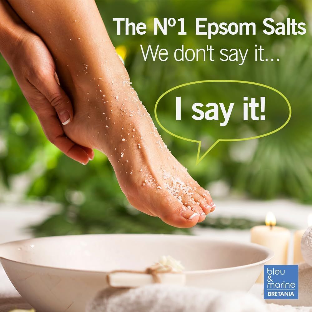 Fuß in einer Schüssel mit Salz. Text: Die Nr. 1 Epsom-Salze. Ich sage es! Marke: bleu & marine Bretania.