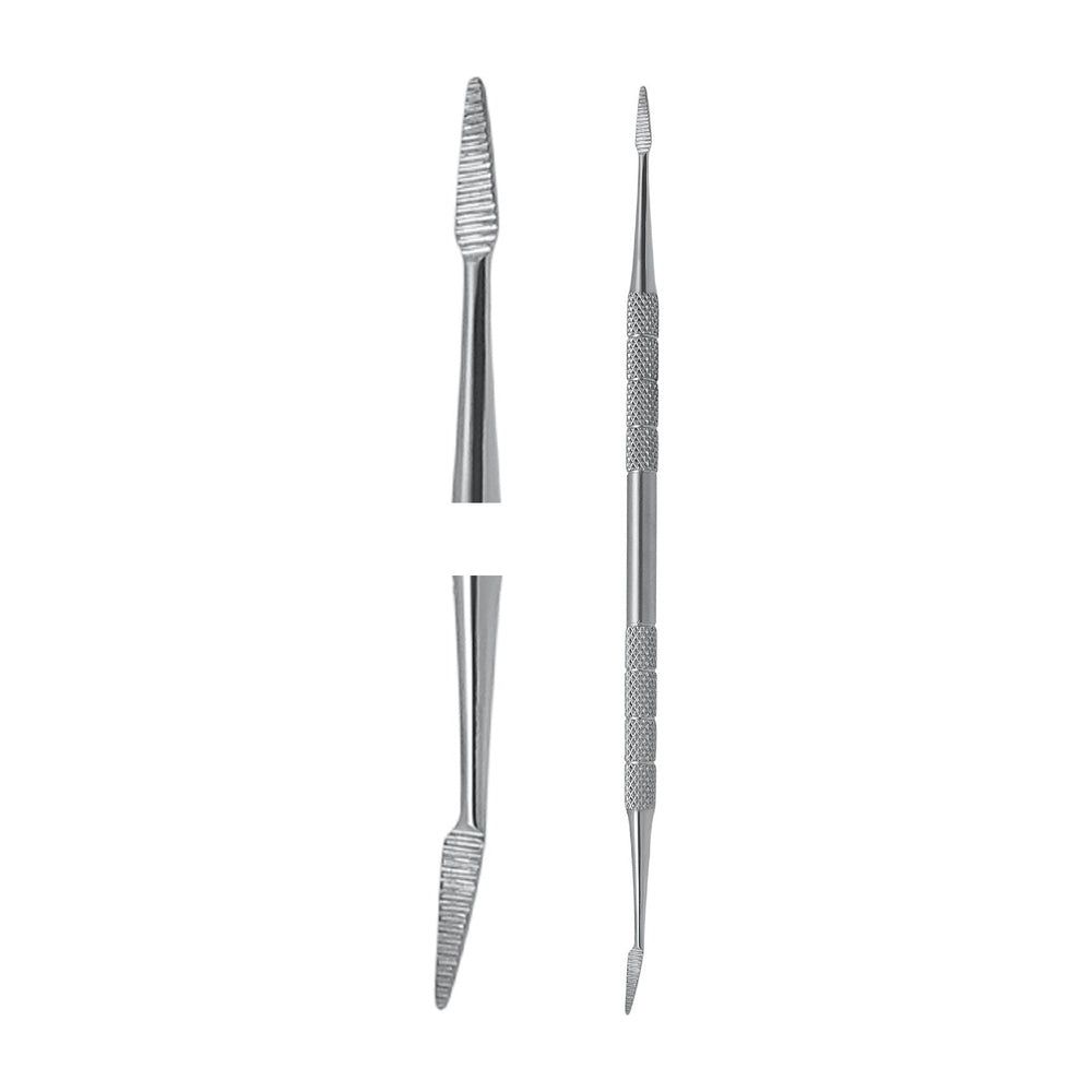 Doppelseitige Nagel-Eckenfeile aus Metall. Eine Seite geriffelt, andere Seite spitz zulaufend. Griff mit Riffelung.