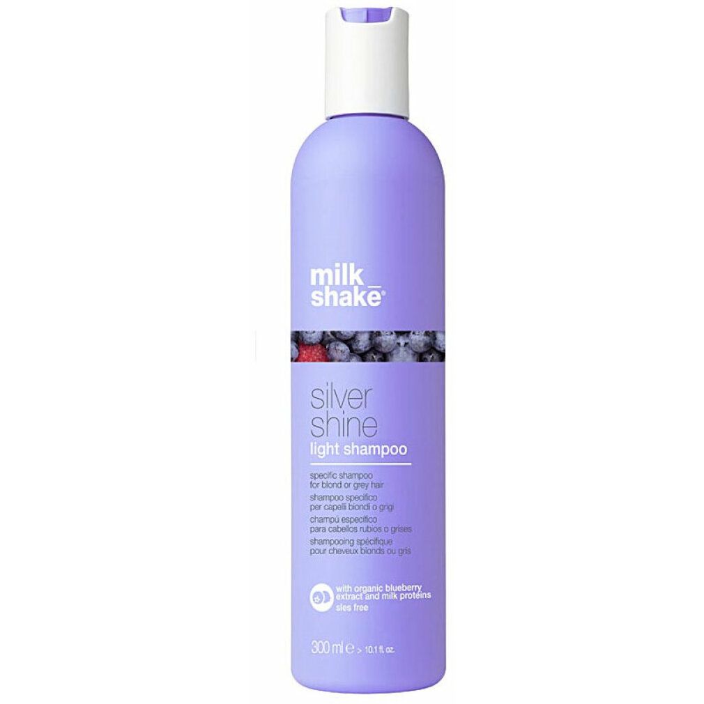 Shampoo-Flasche. Lila Flasche mit weißem Deckel. Aufschrift: Milk Shake, Silver Shine Light Shampoo. Mit Blaubeere.