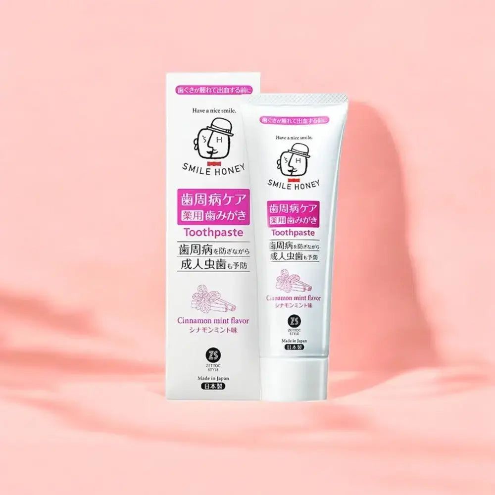 Zahnpasta-Tube und Verpackung, weiß, mit Aufdruck. Produktname und Geschmacksrichtung sind sichtbar. Japanische Beschriftung.