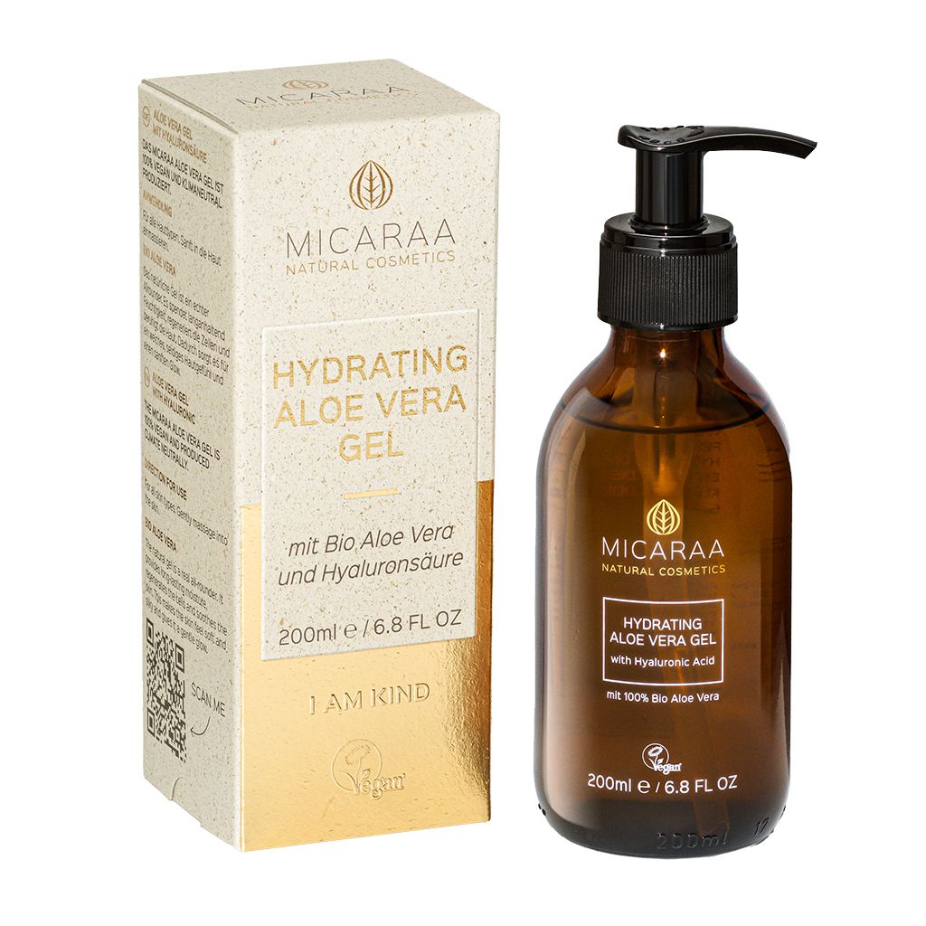 Braune Glasflasche mit schwarzem Pumpverschluss und Karton. Beschriftung: MICARAA, Hydrating Aloe Vera Gel, 200ml/6.8 FL OZ, vegan.